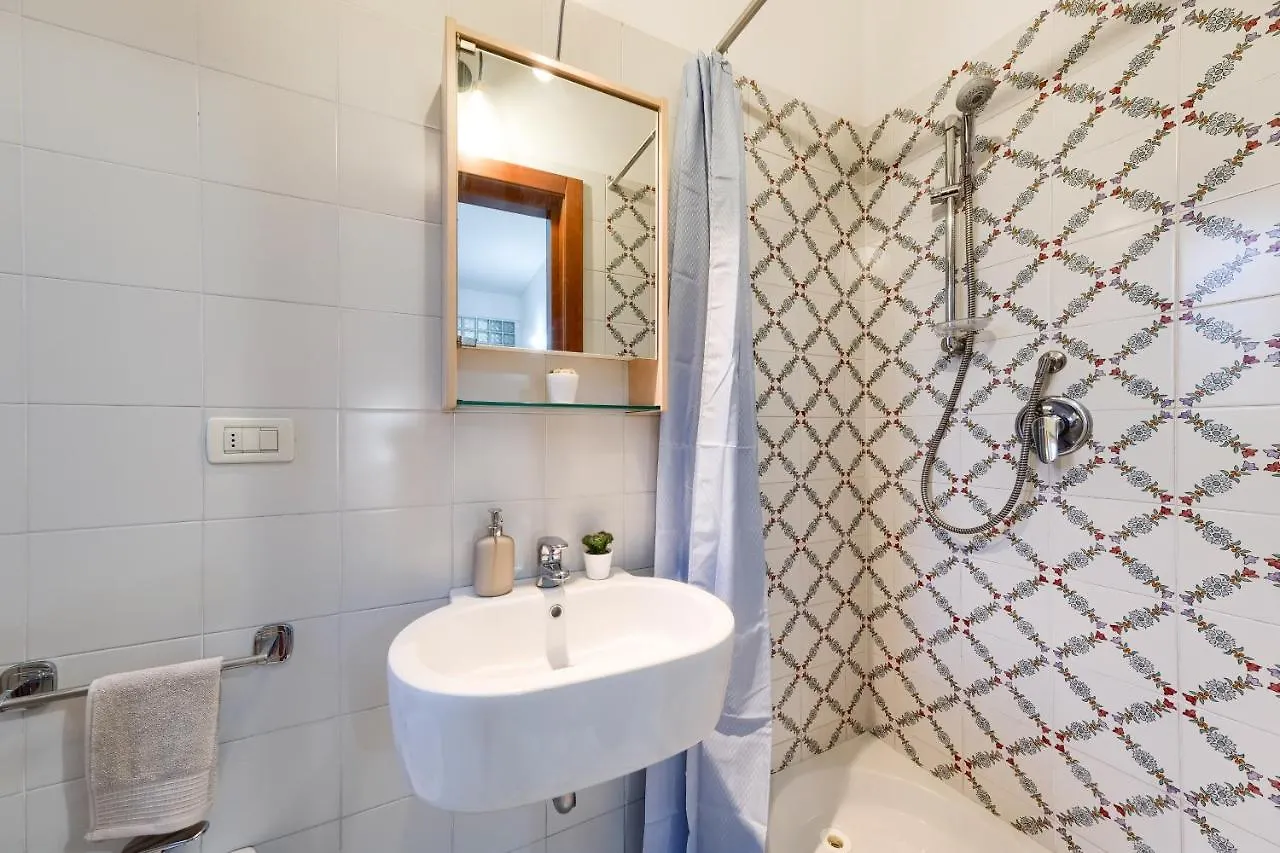 Le Cure Large Apt, 6+1 Beds. Center 15 Min Far By Bus. Apartment Florence Italy